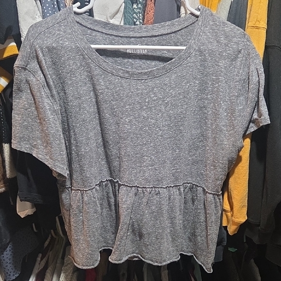 Hollister Tops - Hollister Heather Gray Short Sleeve Peplum Crop Top, size medium
